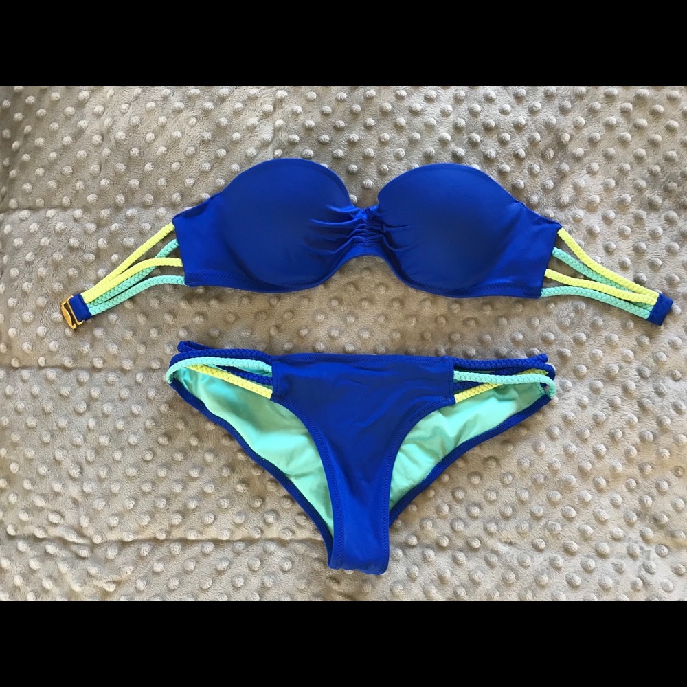 Victoria’s Secret bikini